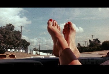  Schoenen uit in de bioscoop